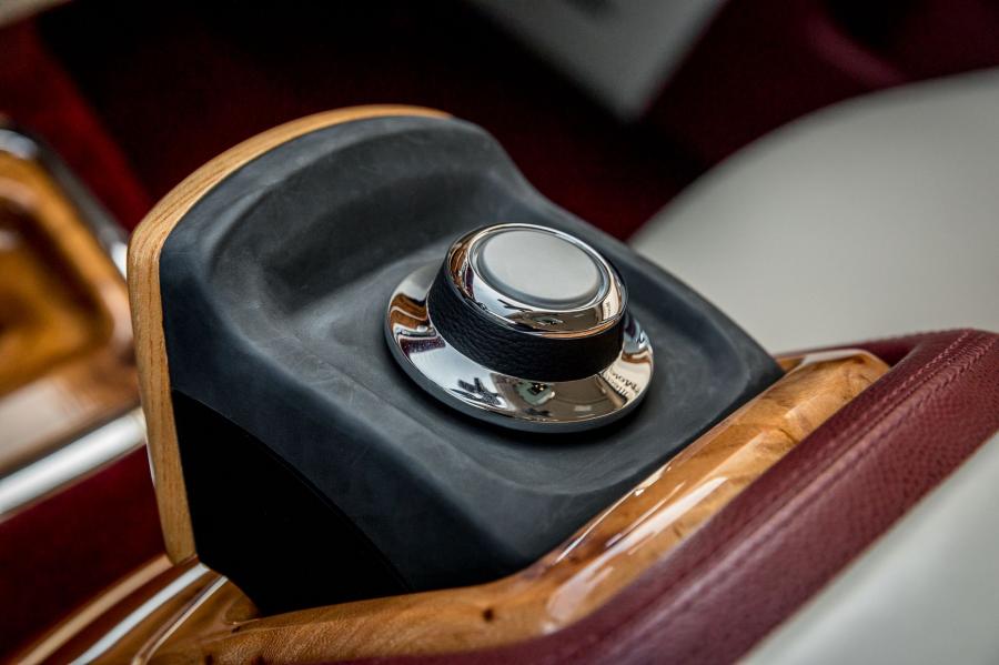 Детали интерьера Rolls-Royce Phantom EWB 2007 года  (NA) (фото 47 из 105)